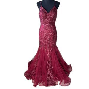 1007 Size 8 Ellie Wilde burgundy backless mermaid gown lace tulle dress